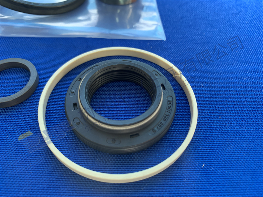 ZF TRAXON Automatic Transmission Parts GV cylinder repair kit 1358 010